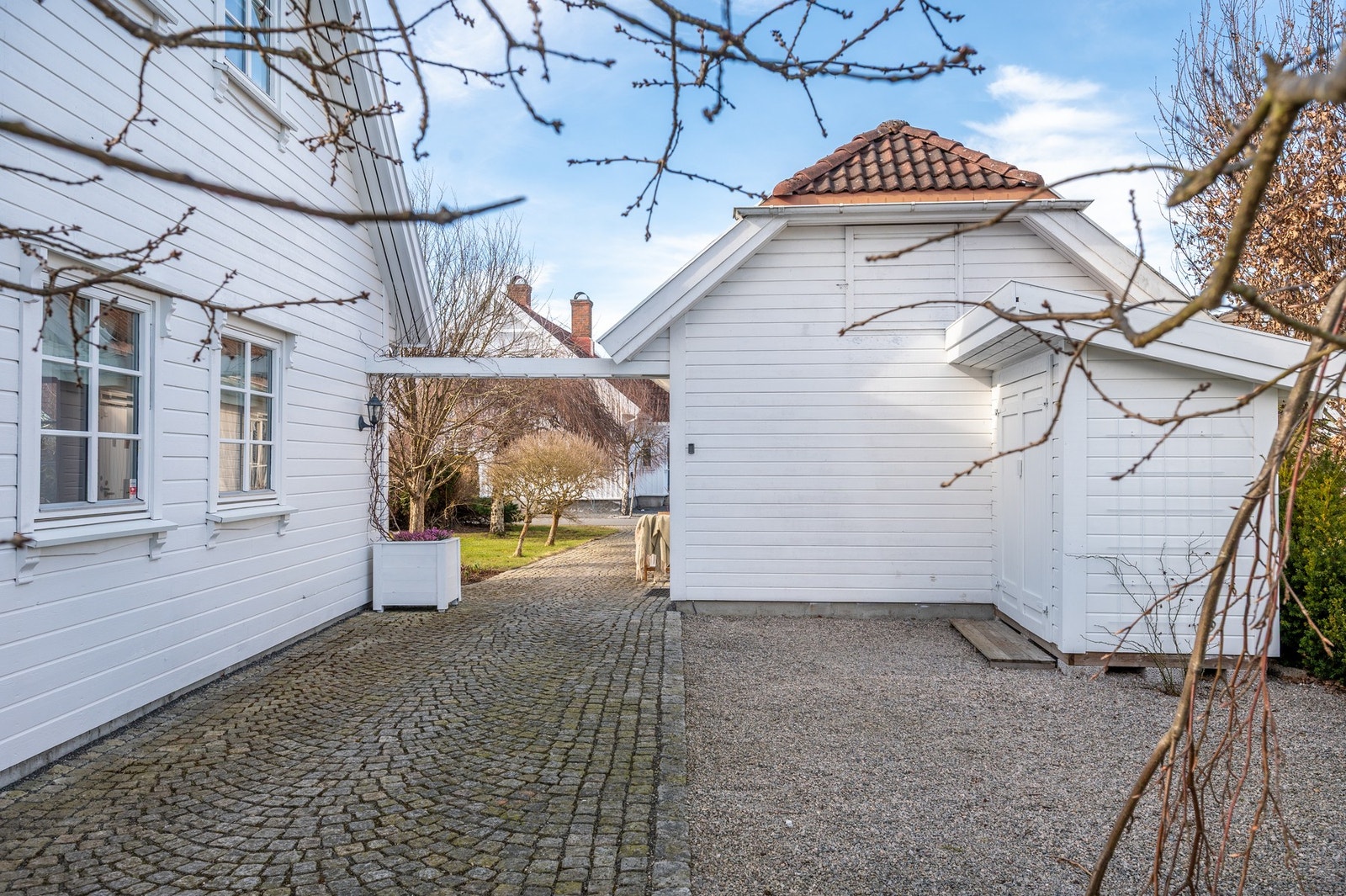 Tomten er usjenert fra naboene rundt og den oppleves privat. Galleribilde