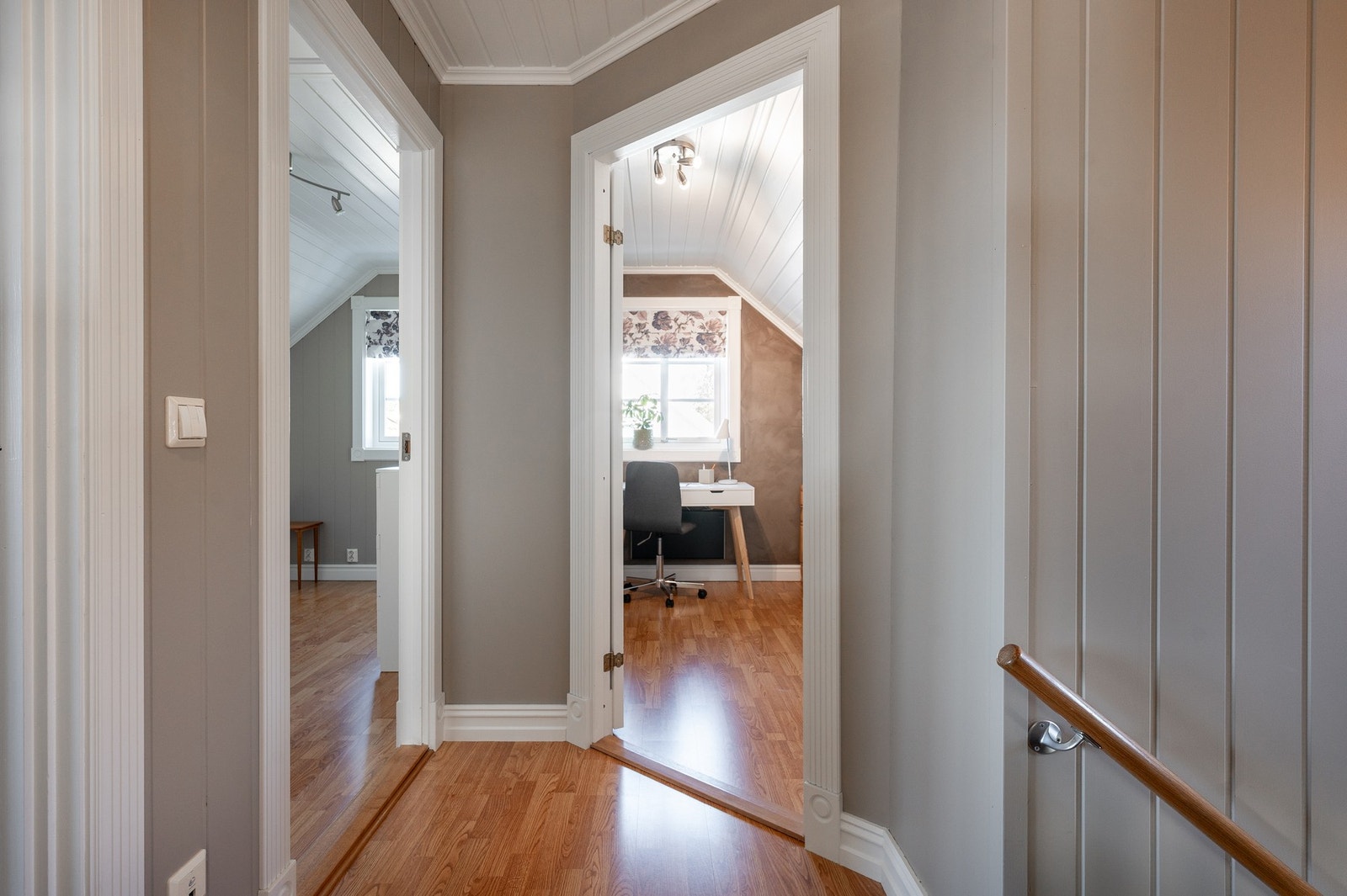 Boligen har fire soverom og tv-stue i 2. etasje. Galleribilde