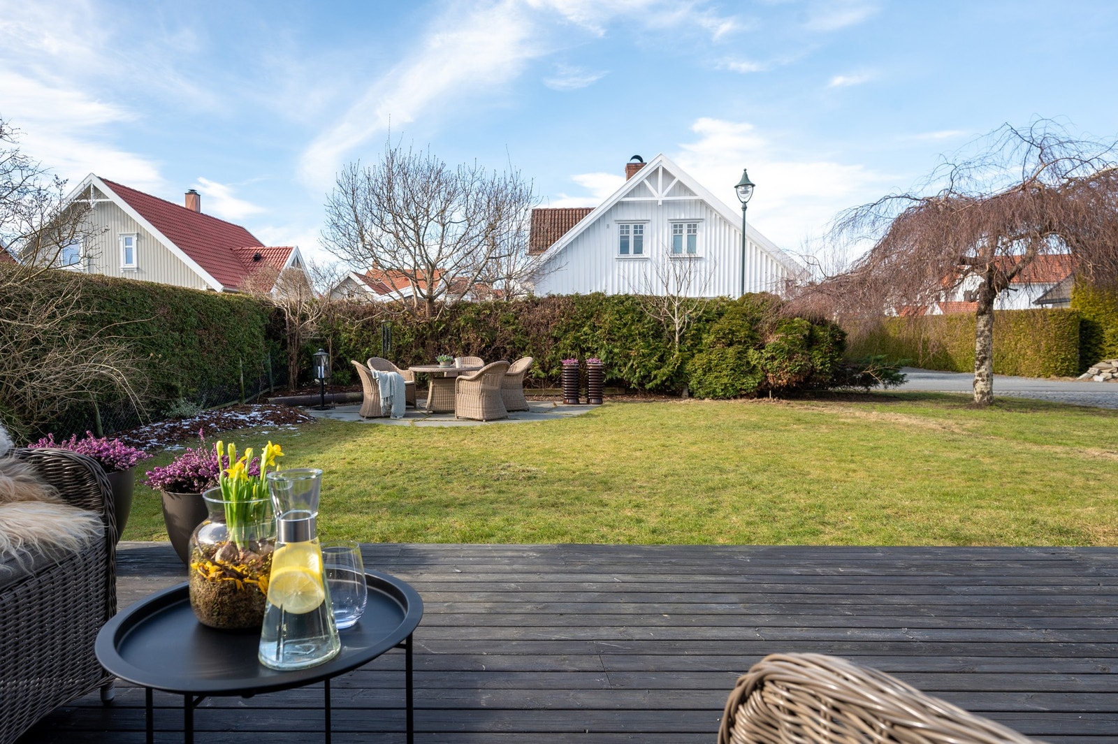 Tomten er 636 m², flat og oversiktlig. Den egner seg godt til både to- og firbente. Galleribilde