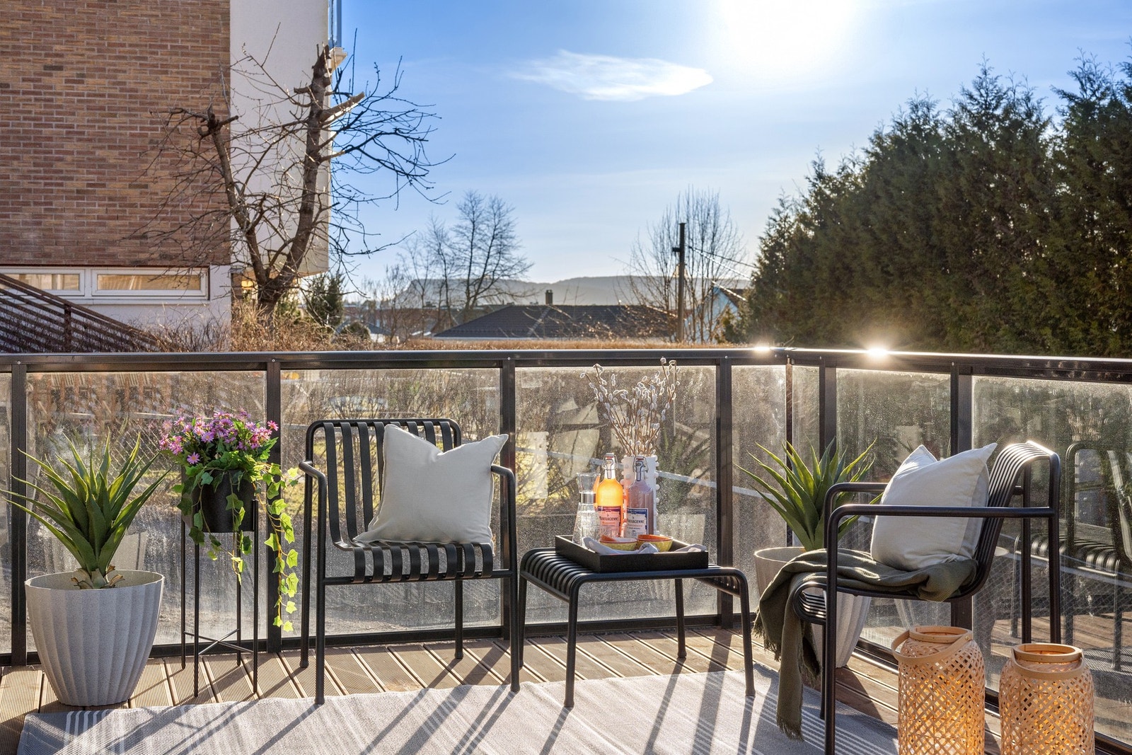 Terrasse med fine solforhold Galleribilde