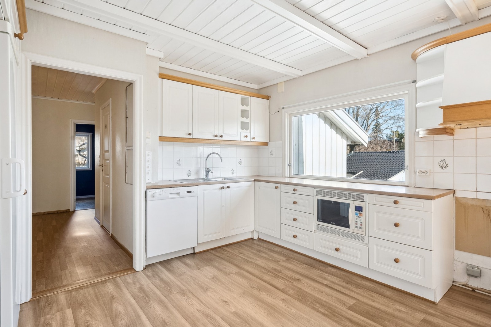 Perfekt plass til familie og venner - et kjøkken med mange muligheter. Galleribilde