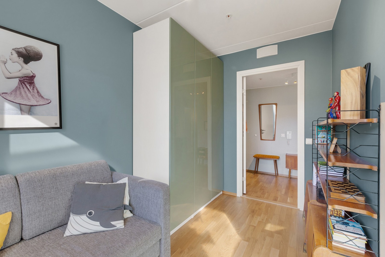 Rommet er malt i en lun og populær fargetone Galleribilde