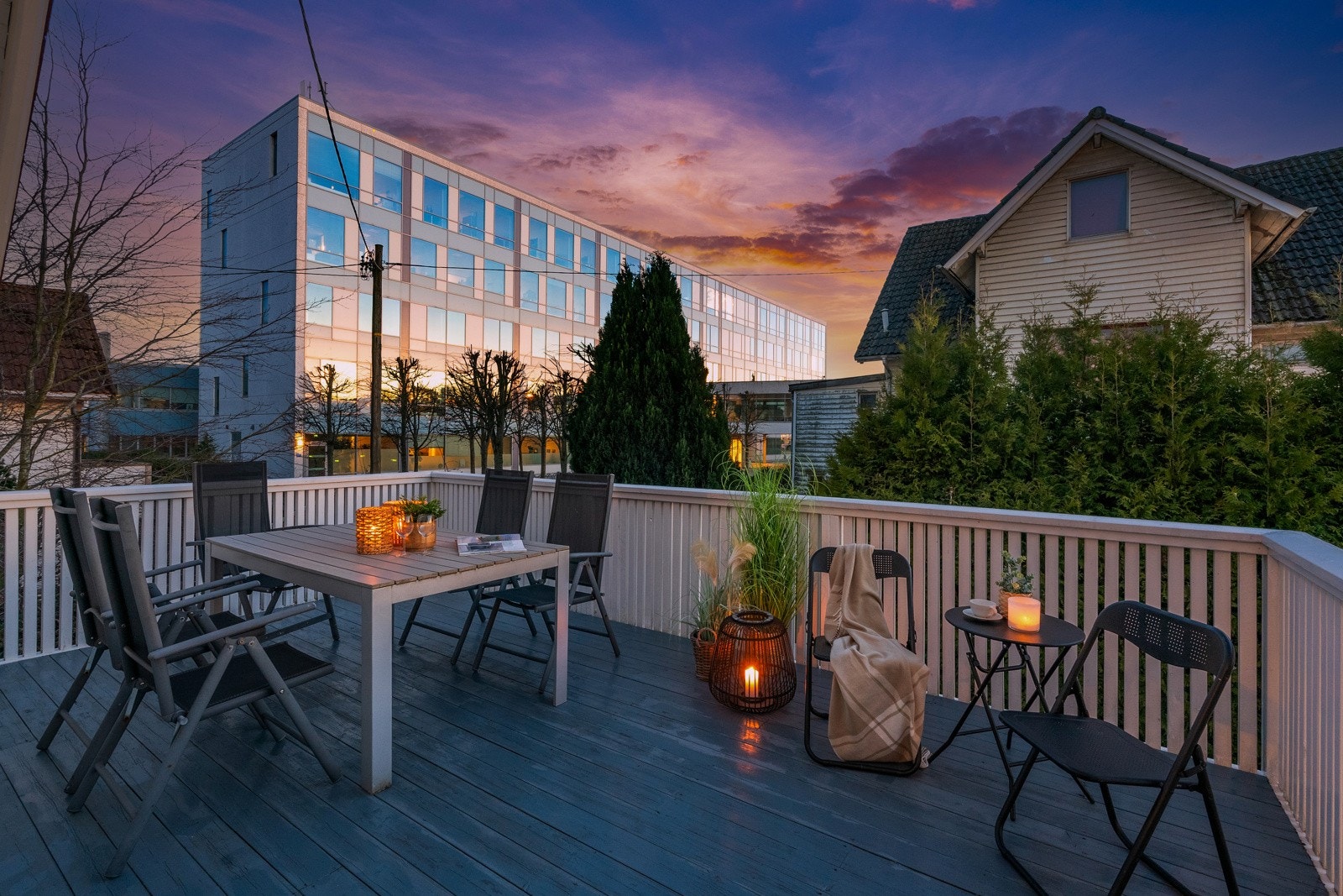 En pen, romslig og innflytningsklar leilighet over 2 plan i h.d. tomannsbolig. Galleribilde