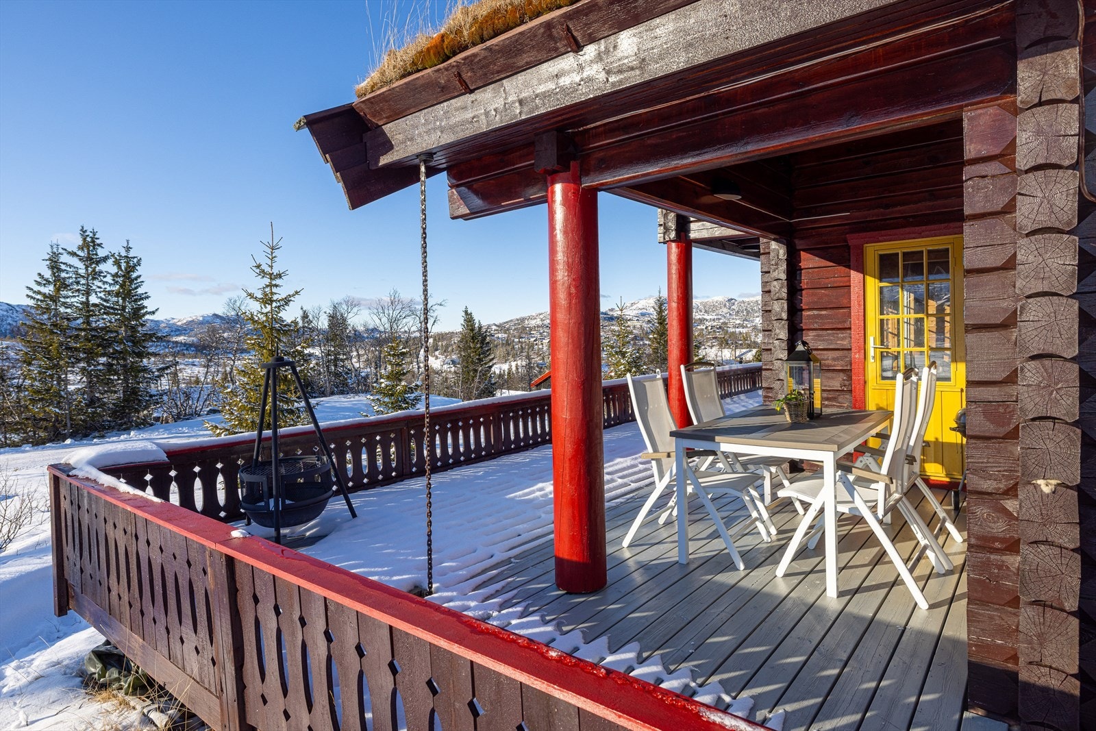 Terrassen er på hele 54 kvm og har sol hele dagen. Galleribilde