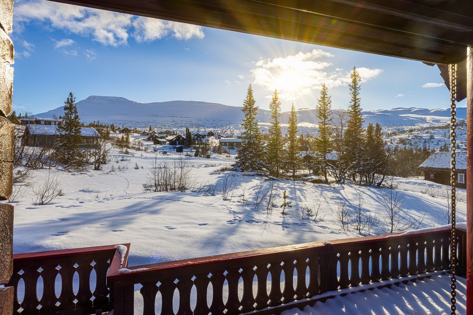 Fantastisk panoramautsikt over bl.a. Fyrisjø, Gråfjell-platået og Høgevardetoppen. Galleribilde
