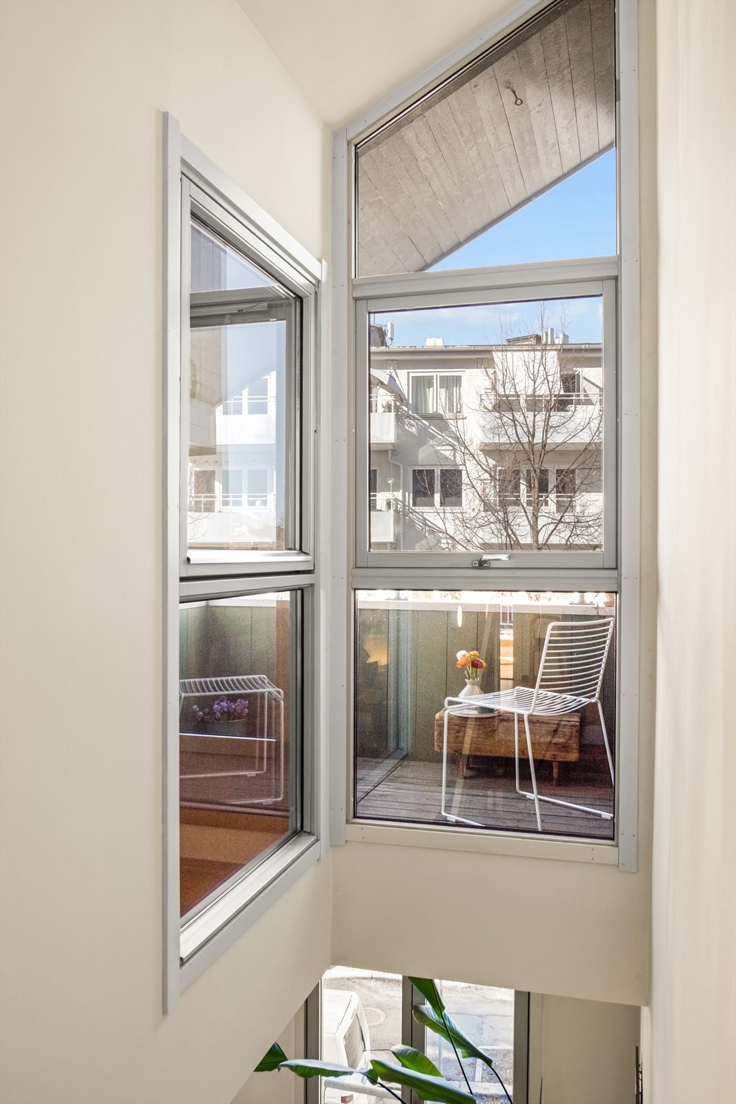 Fin arkitektur med mye vindusflater og gode lysforhold. Galleribilde