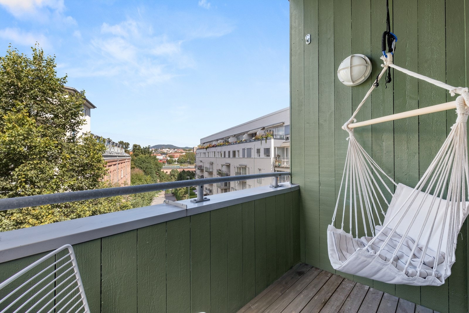 Balkongen har kveldssol og fin utsikt. (bilde fra sommer) Galleribilde