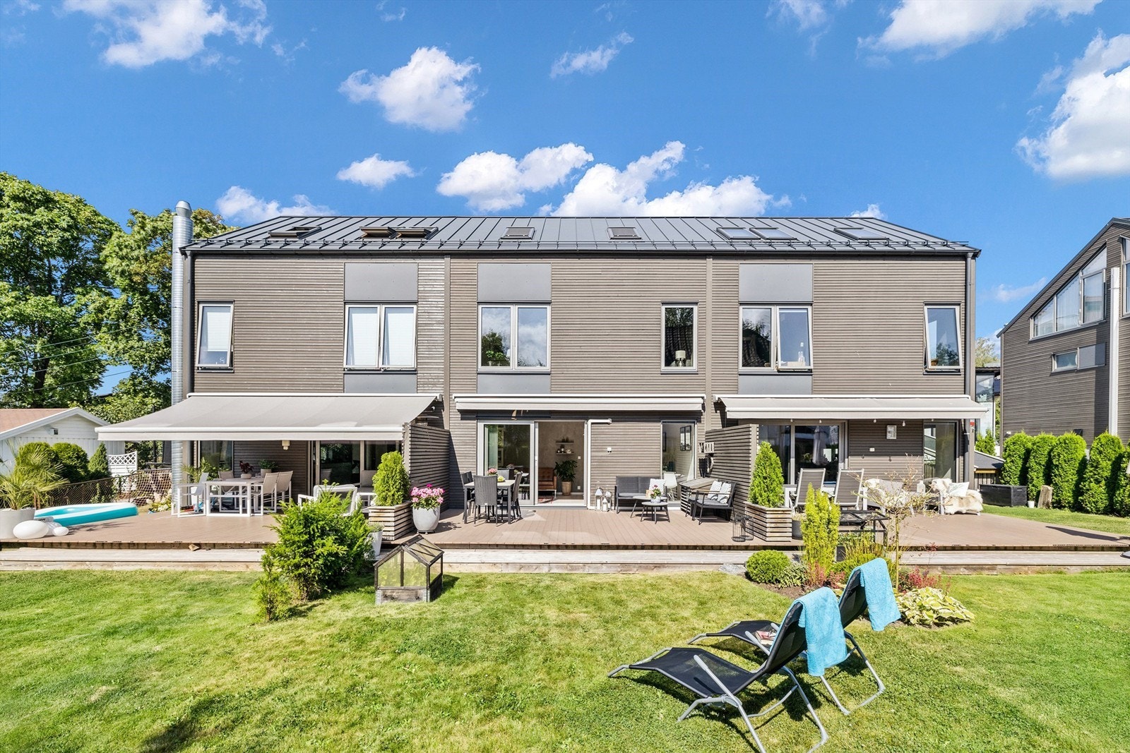 Lyst og moderne rekkehus fra 2016 med 2 garasjeplasser. Solrik og barnevennlig beliggenhet. Kastellet skole. Galleribilde