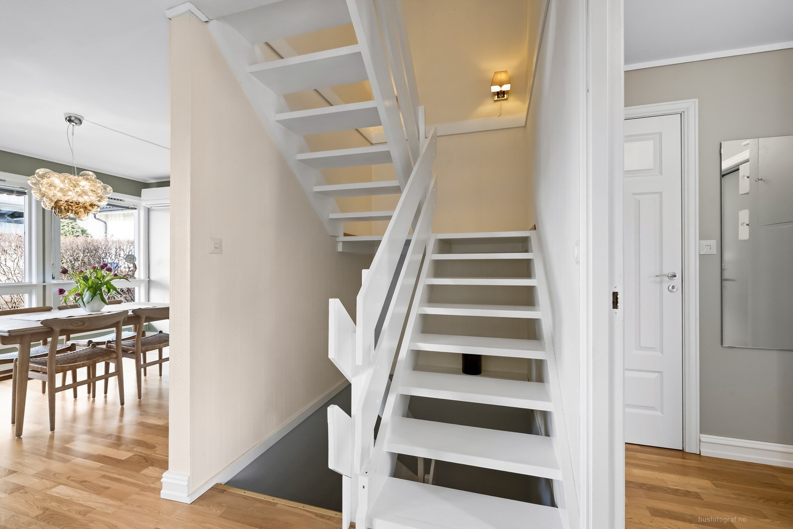 Trappegang til 2. etasje og kjeller Galleribilde