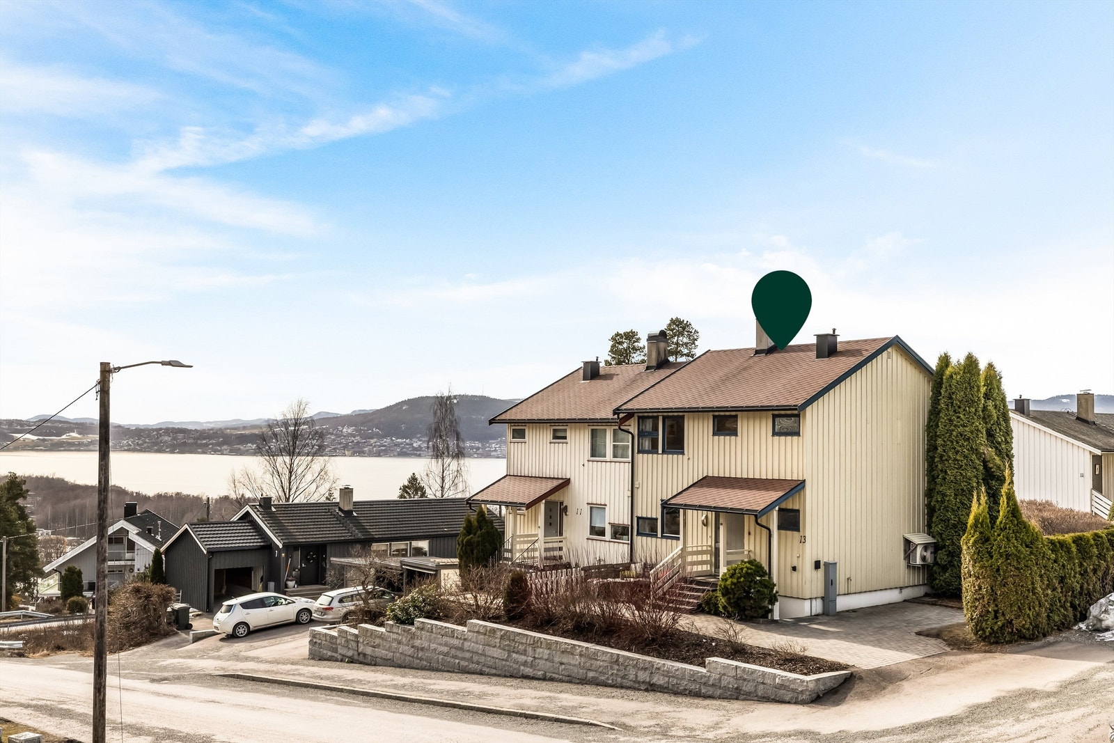 Pen enebolig i kjede med 3 etasjer Galleribilde