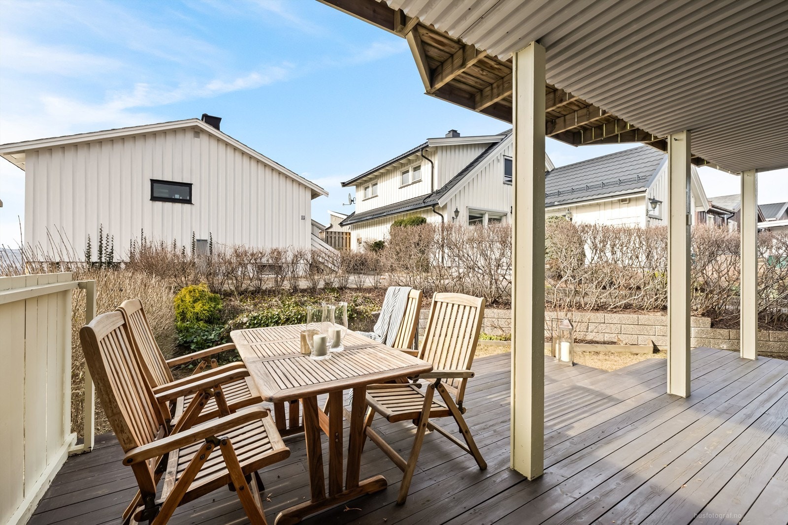 Videre er det direkte adkomst til hyggelig hageområde Galleribilde