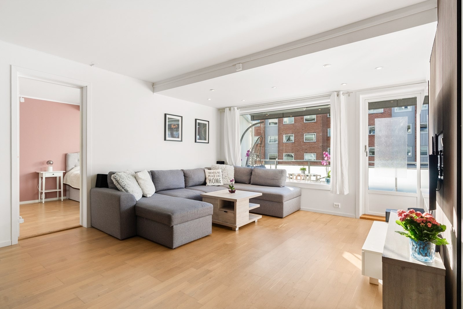 Stuen har downlights i deler av rommet Galleribilde