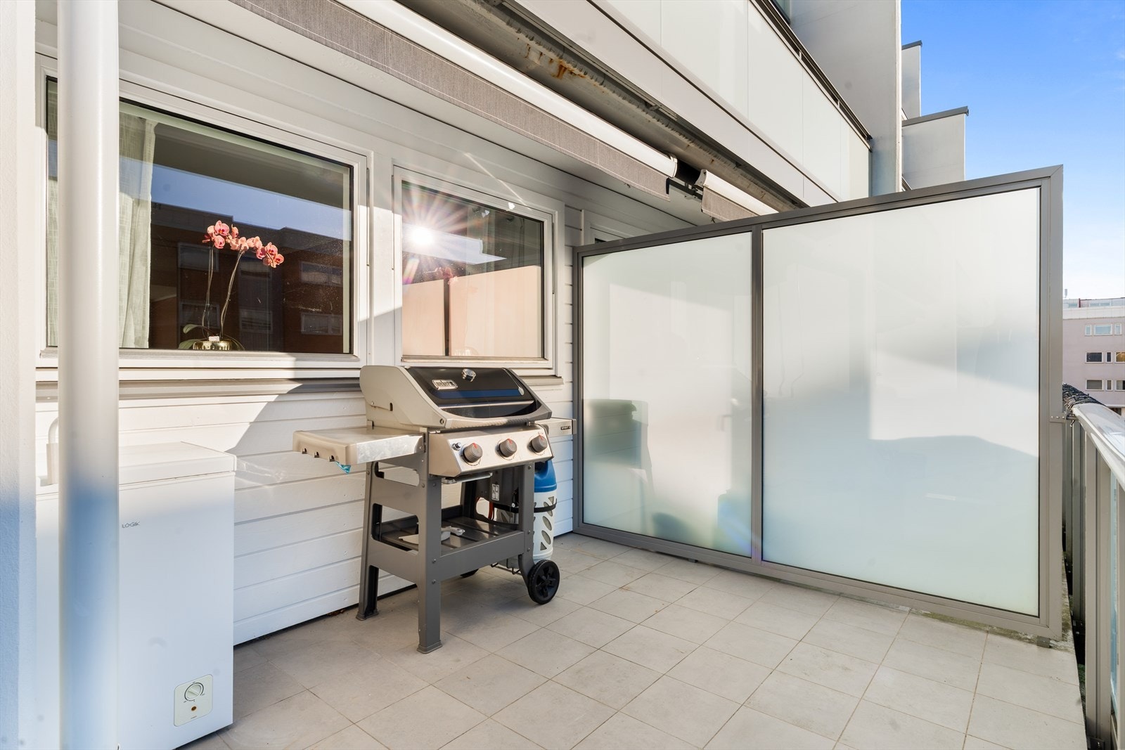 Balkongen er på hele 26 kvm, og er en fin forlengelse av leiligheten i sommerhalvåret. Galleribilde