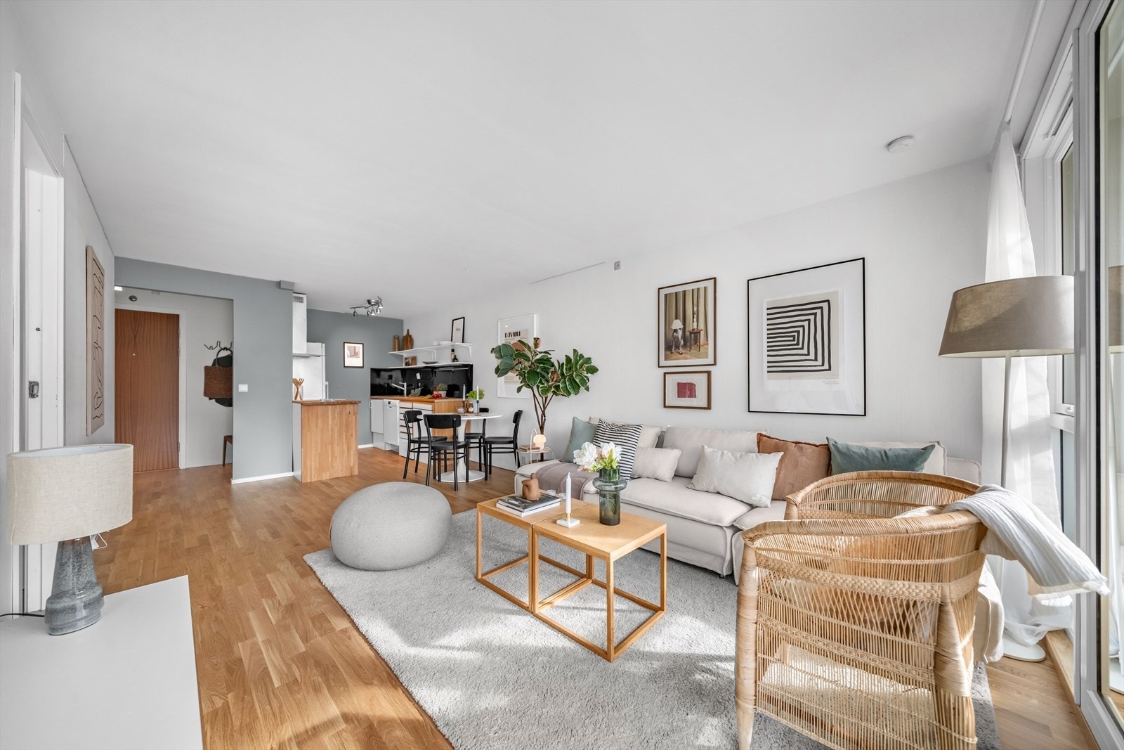 En lys og tiltalende 2-roms med god og åpen planløsning. Galleribilde