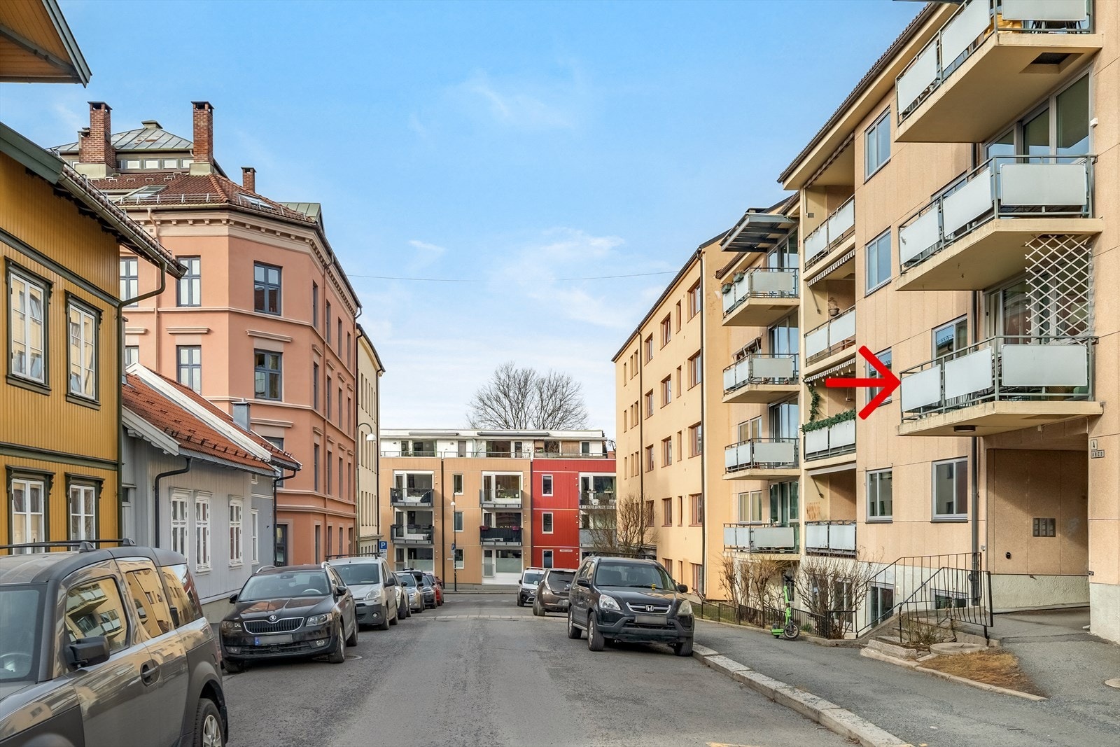 Smålensgata er en hyggelig og rolig gate. Beboerparkering i området. Galleribilde
