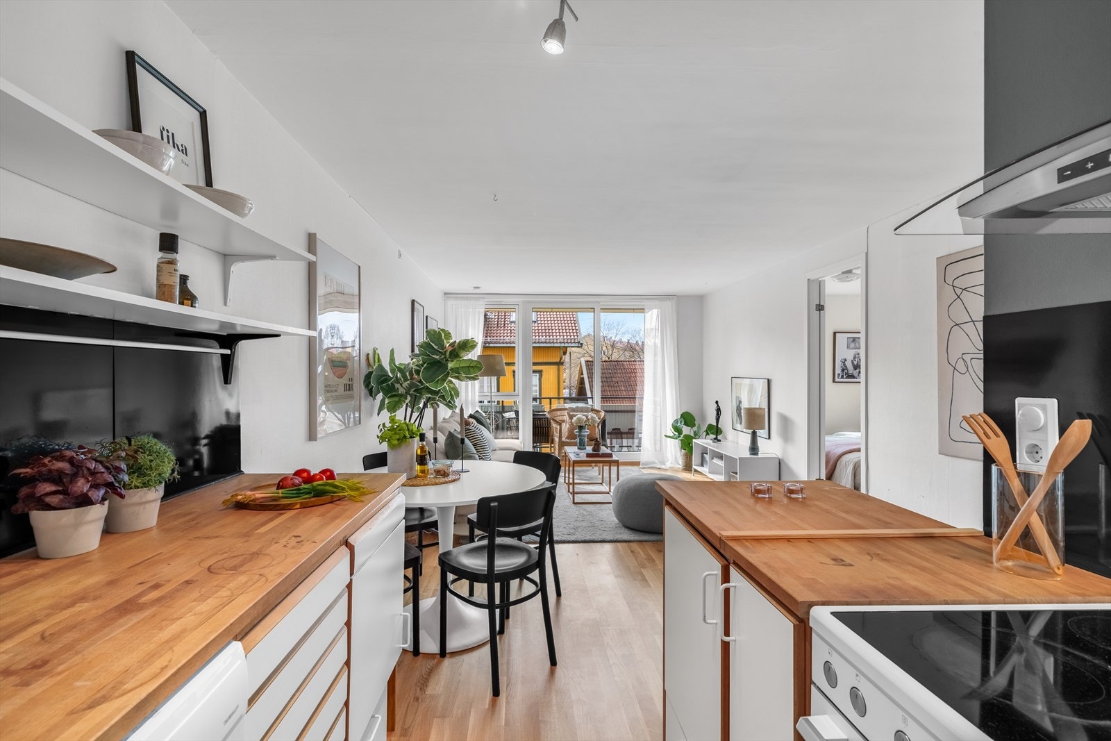 God oversikt fra kjøkkenet. Galleribilde