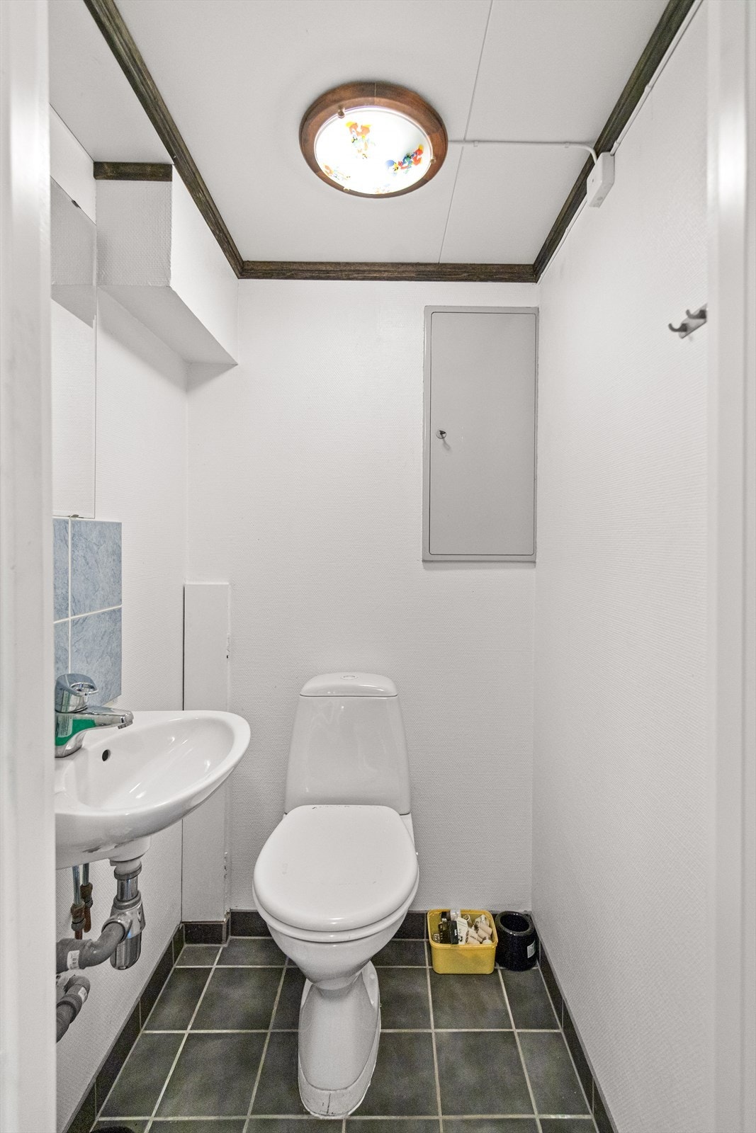 Eget gjestetoalett i kjelleren. Galleribilde