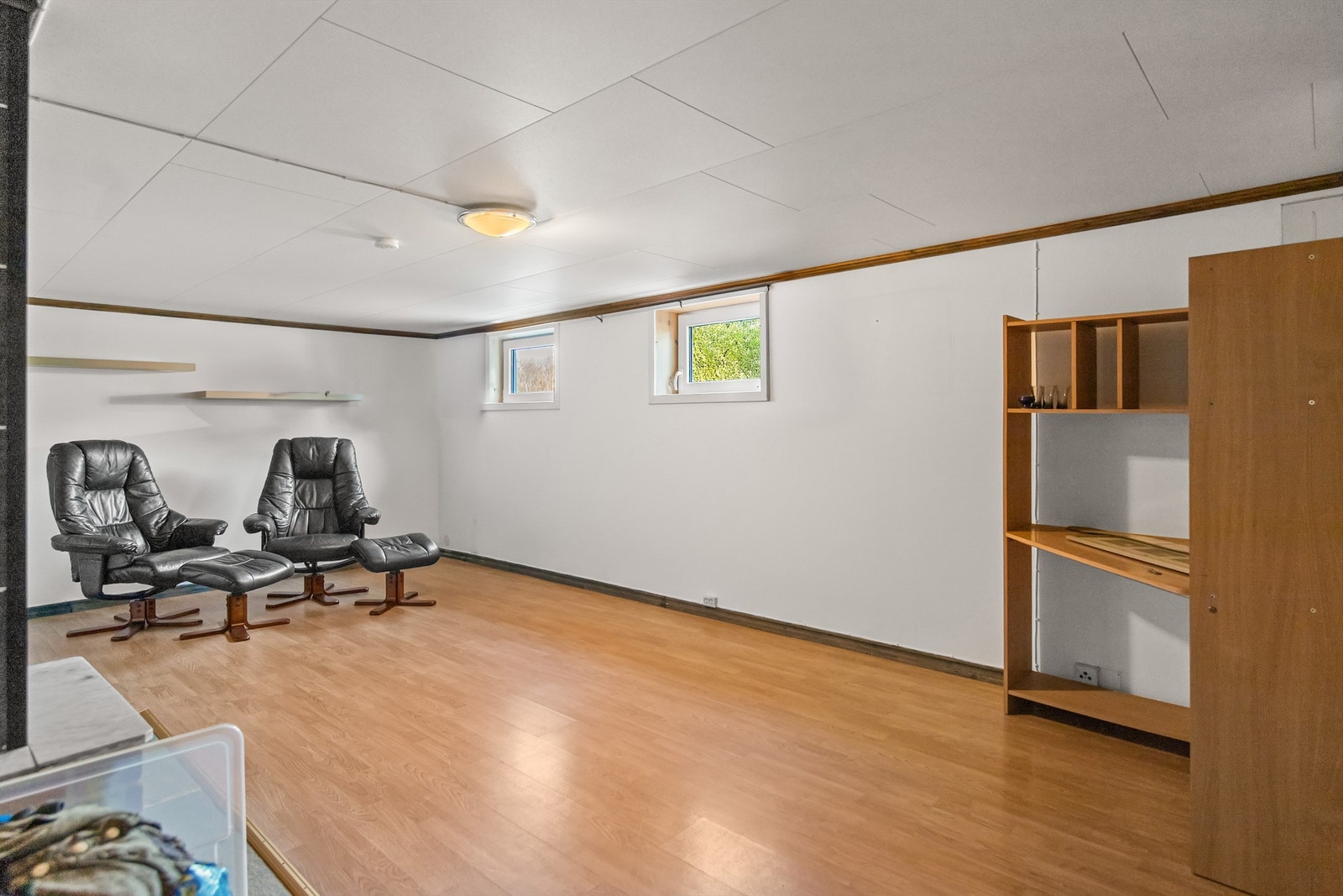 Stor og praktisk kjellerstue, perfekt for familiens ungdom (ikke søkt eller godkjent for varig opphold). Galleribilde