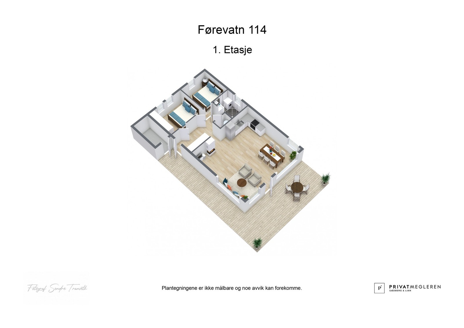 Plantegning av første etasje med to soverom, bad, kjøkken, stue og stor terrasse. Galleribilde