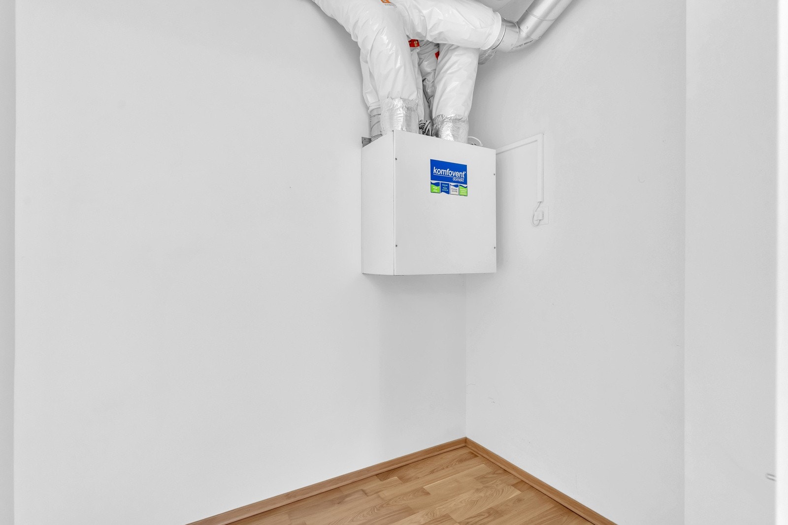 Praktisk innvendig bod. I tillegg disponerer leiligheten en kjellerbod på ca. 5 m² Galleribilde