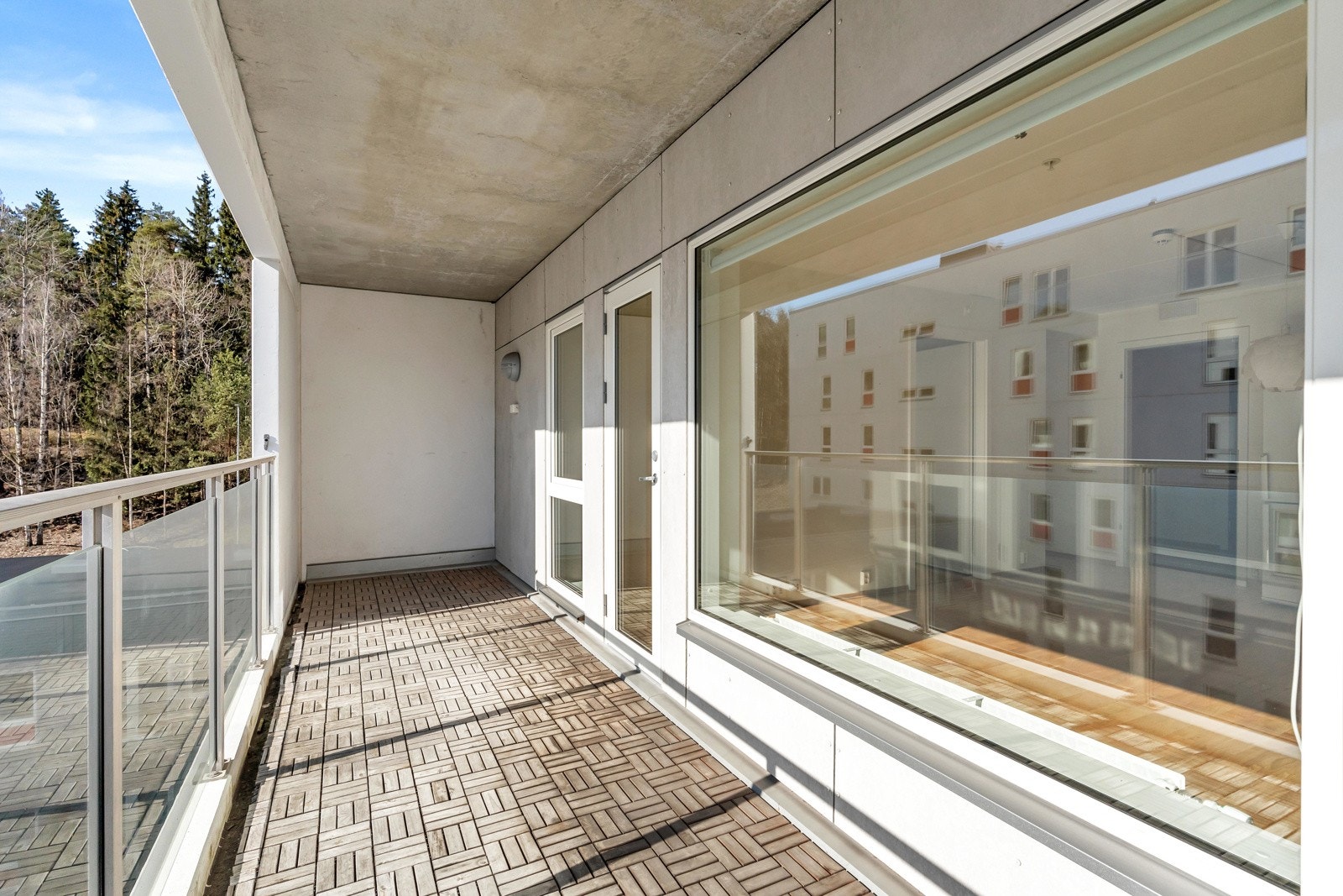 Her er det god plass til hyggelig utemøblement. Balkongen er utstyrt med lys og stikk. Galleribilde