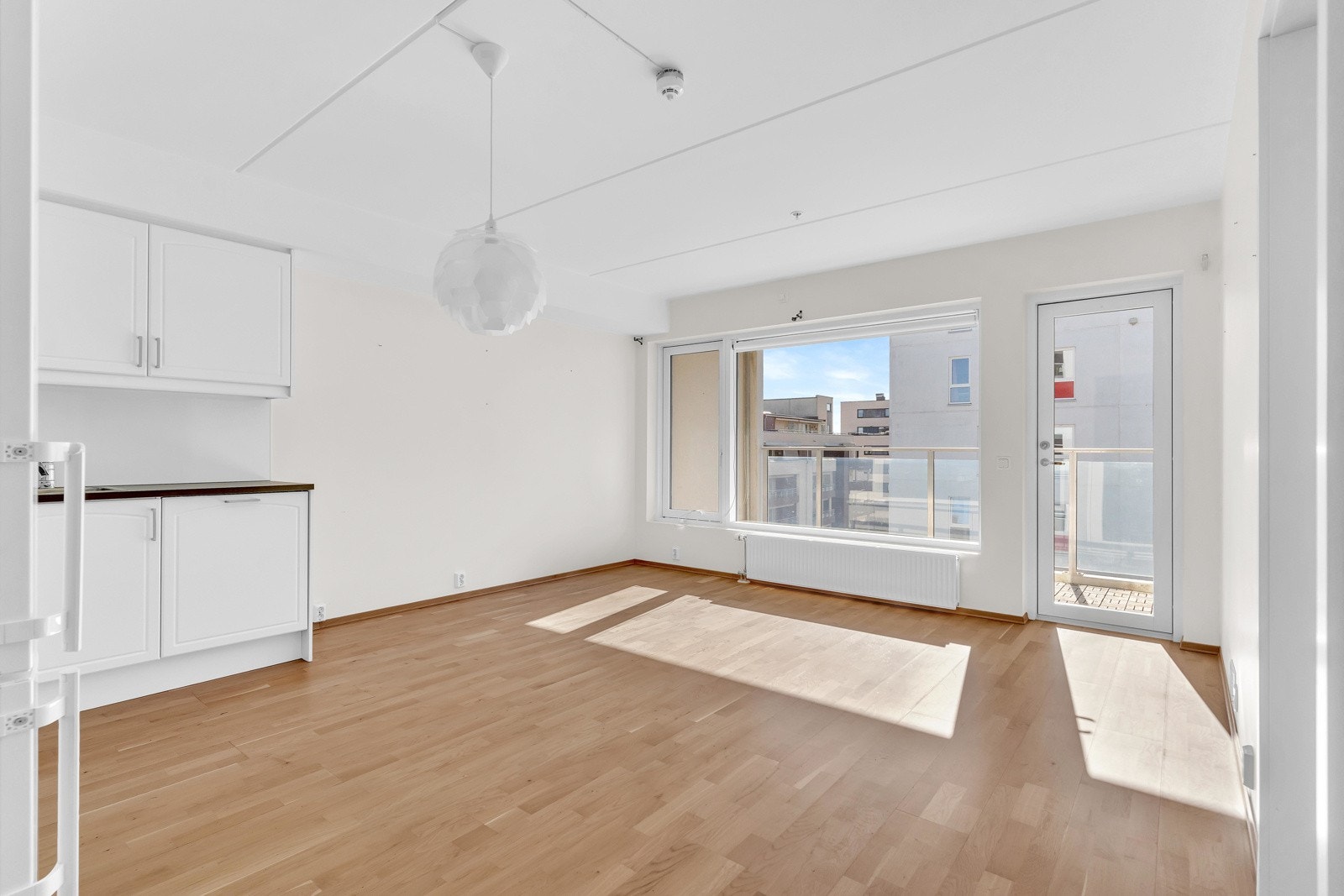 En lys og luftig 2-roms beliggende i 4. etasje med enkel adkomst via felles heis/trappeoppgang Galleribilde