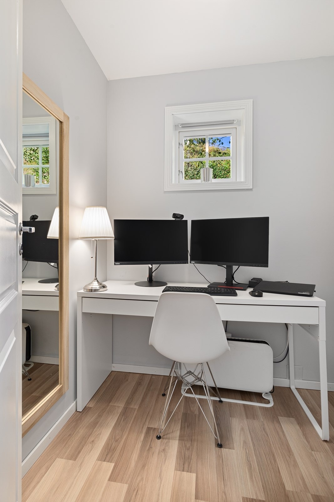 Bod i 1. etasje innredet som kontor. Galleribilde