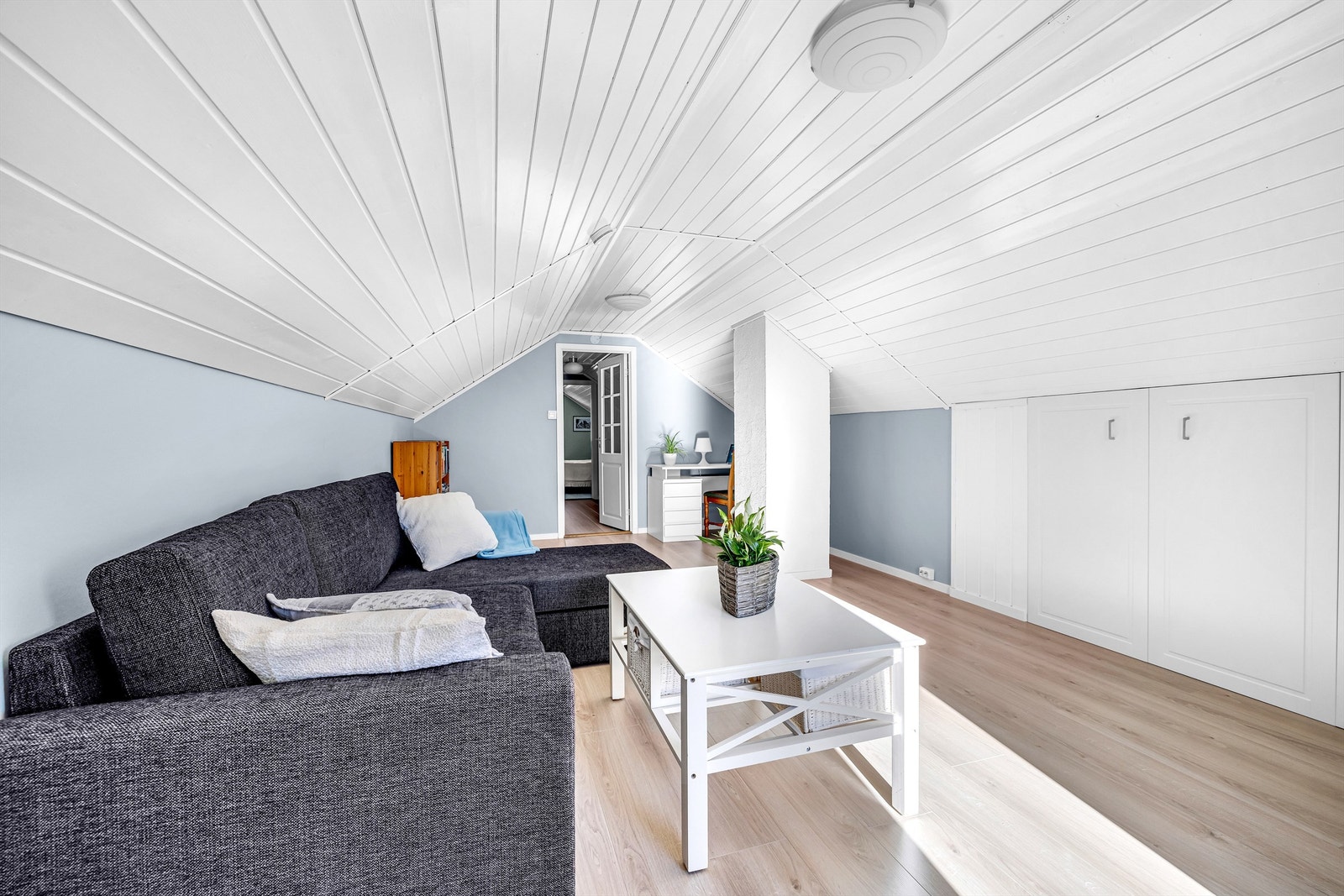 Loftstuen kommer godt med om man ønsker litt egentid eller et fint samlingspunkt for barnets venner. Galleribilde