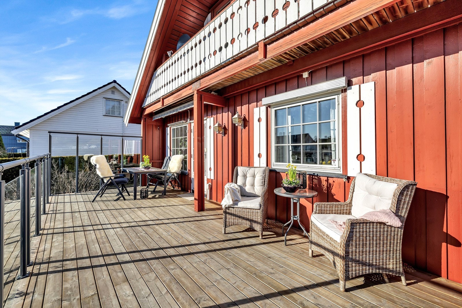 Boligen har stor terrasse på 25kvm med gode solforhold. Galleribilde