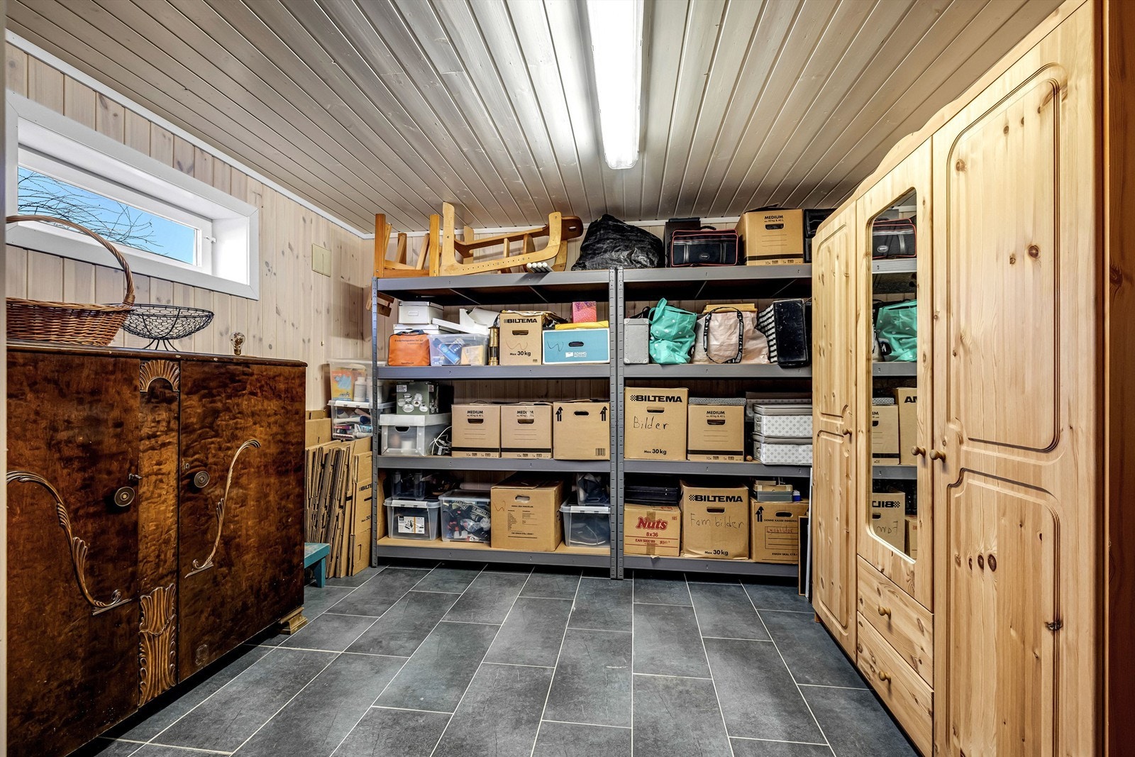 Bod i kjeller. Galleribilde