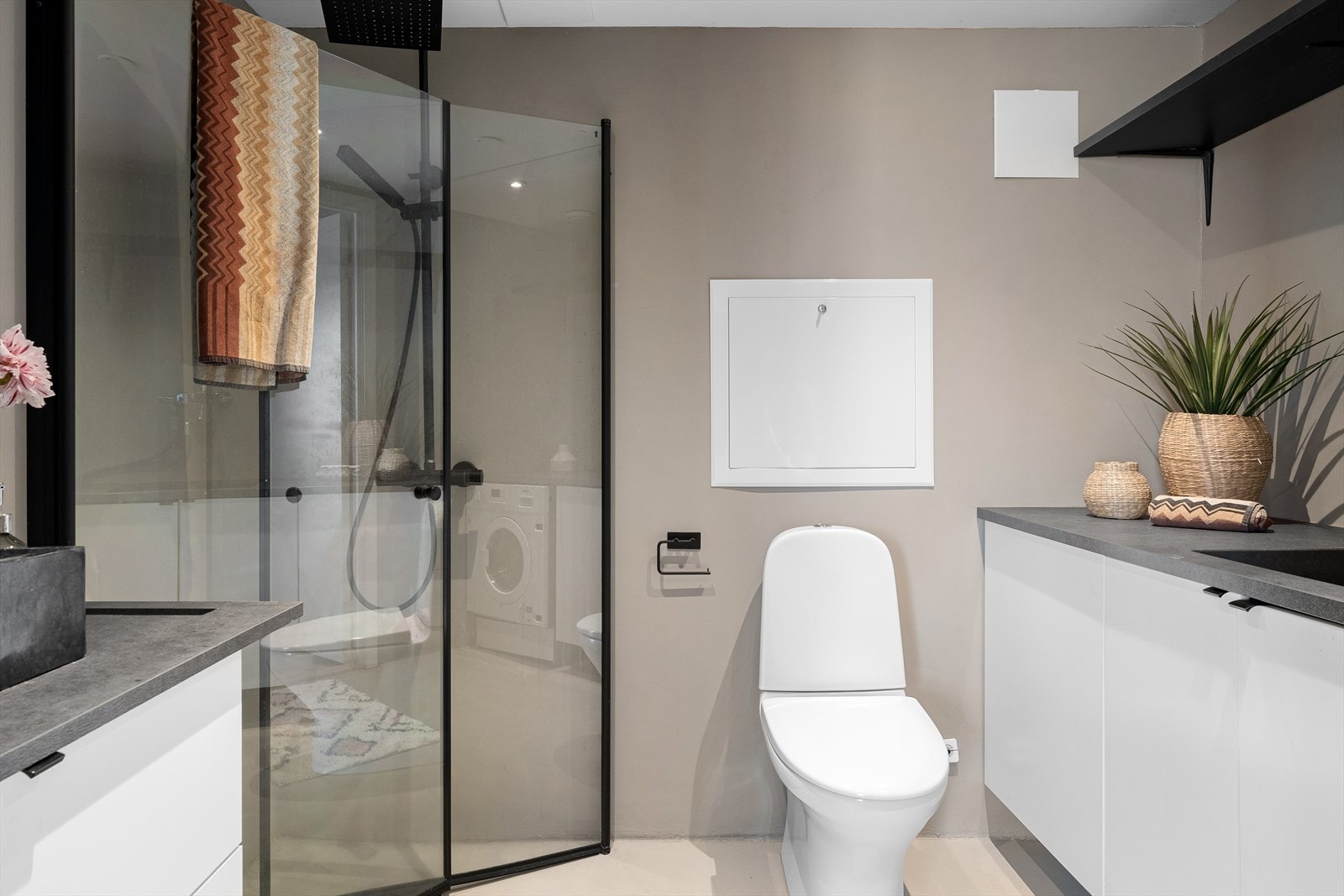 Lekkert bad med gulvvarme. Badet er overflate oppusset i 2020/2021. Galleribilde