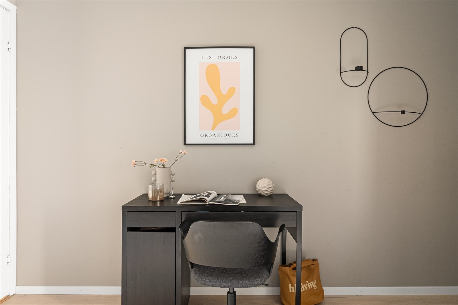 Plass til kontorløsning i stue. Galleribilde