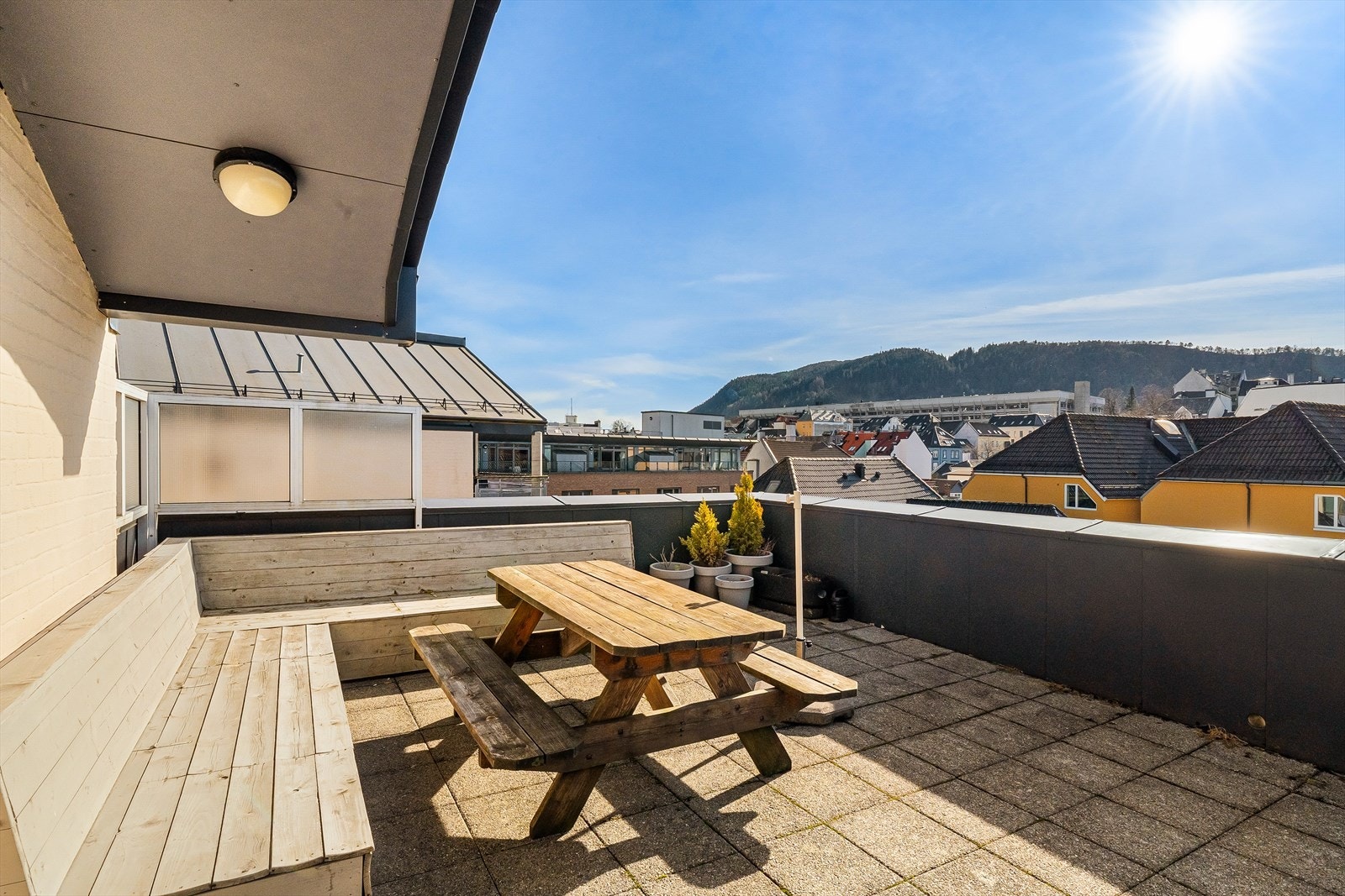 Borettslaget har stor felles takterasser der sol og utsikt kan nytes! Galleribilde