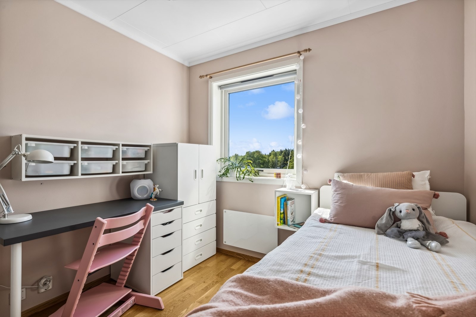 Soverommene ligger i boligens andre etasje. Galleribilde