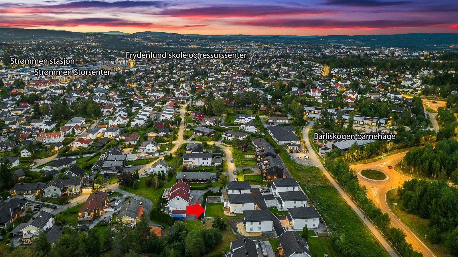 Dagligvarehandelen kan bl.a. gjøres på Kiwi eller Coop Mega. På Strømmen finner du også Meny, Rema 1000, Coop Extra og søndagsåpen Joker. Galleribilde