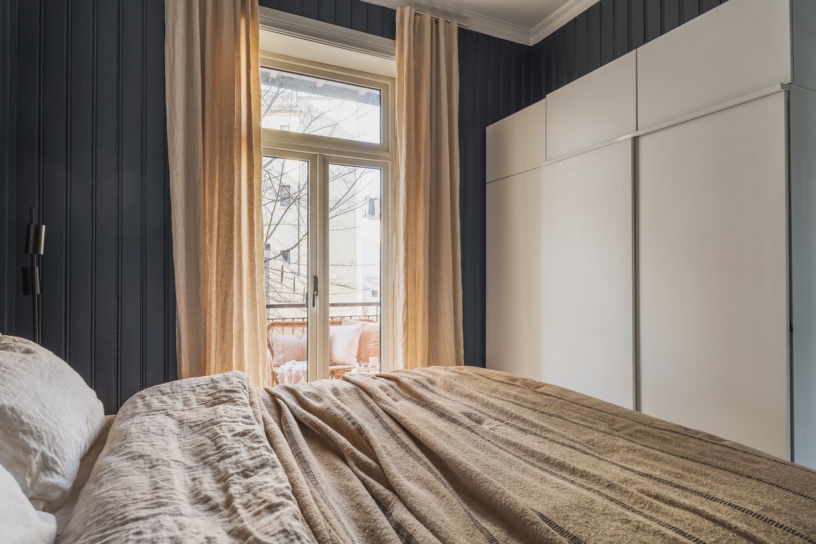 God lagringsplass i garderobeskap Galleribilde