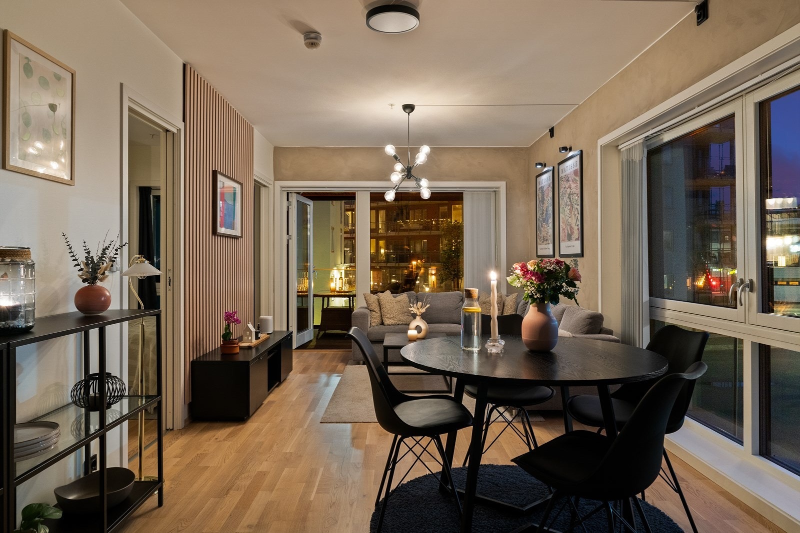 Velkommen til Ladeveien 17 og en strøken 3-roms selveier med svært attraktiv beliggenhet på Lilleby. Galleribilde