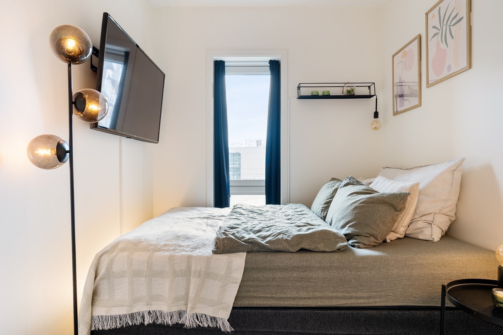 To stk soverom på hhv. 7,3m² og 8,1m² med pen standard og praktisk utforming. Galleribilde