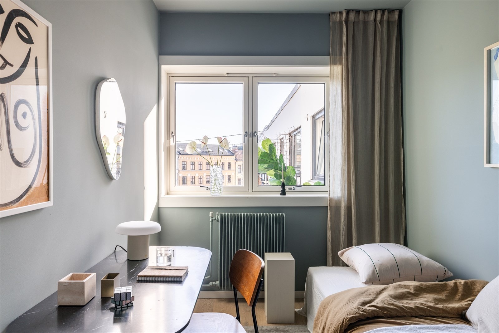 Soverom 2 er vendt mot bakgård. Galleribilde