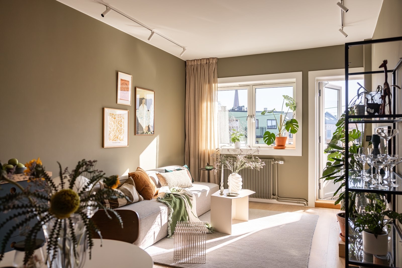 Velkommen til en smakfull og gjennomført 3-roms leilighet på Øvre Grunerløkka - Sannergata 5C presenteres av Caroline Ephraim i Nordvik. Galleribilde