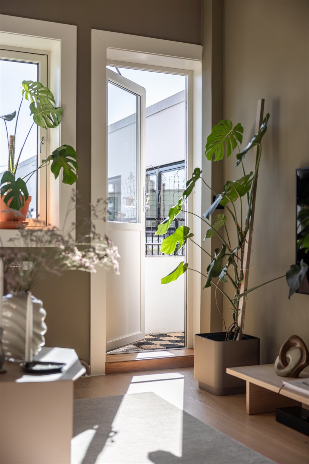 Utgang til balkong. Vinduer og balkongdør ble byttet i 2017. Galleribilde