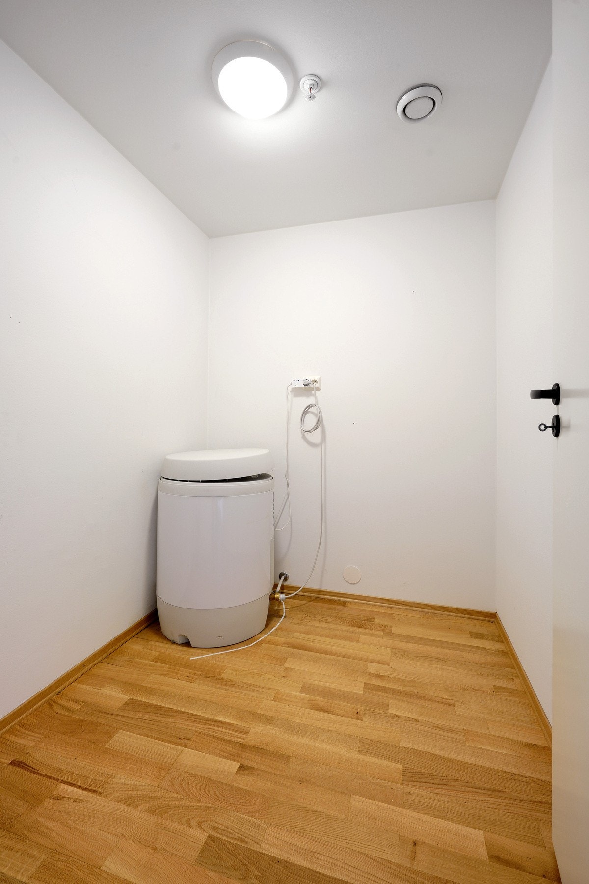 Bod i direkte forbindelse med soverommet (se plantegning) - kanskje din nye walk in garderobe? Galleribilde