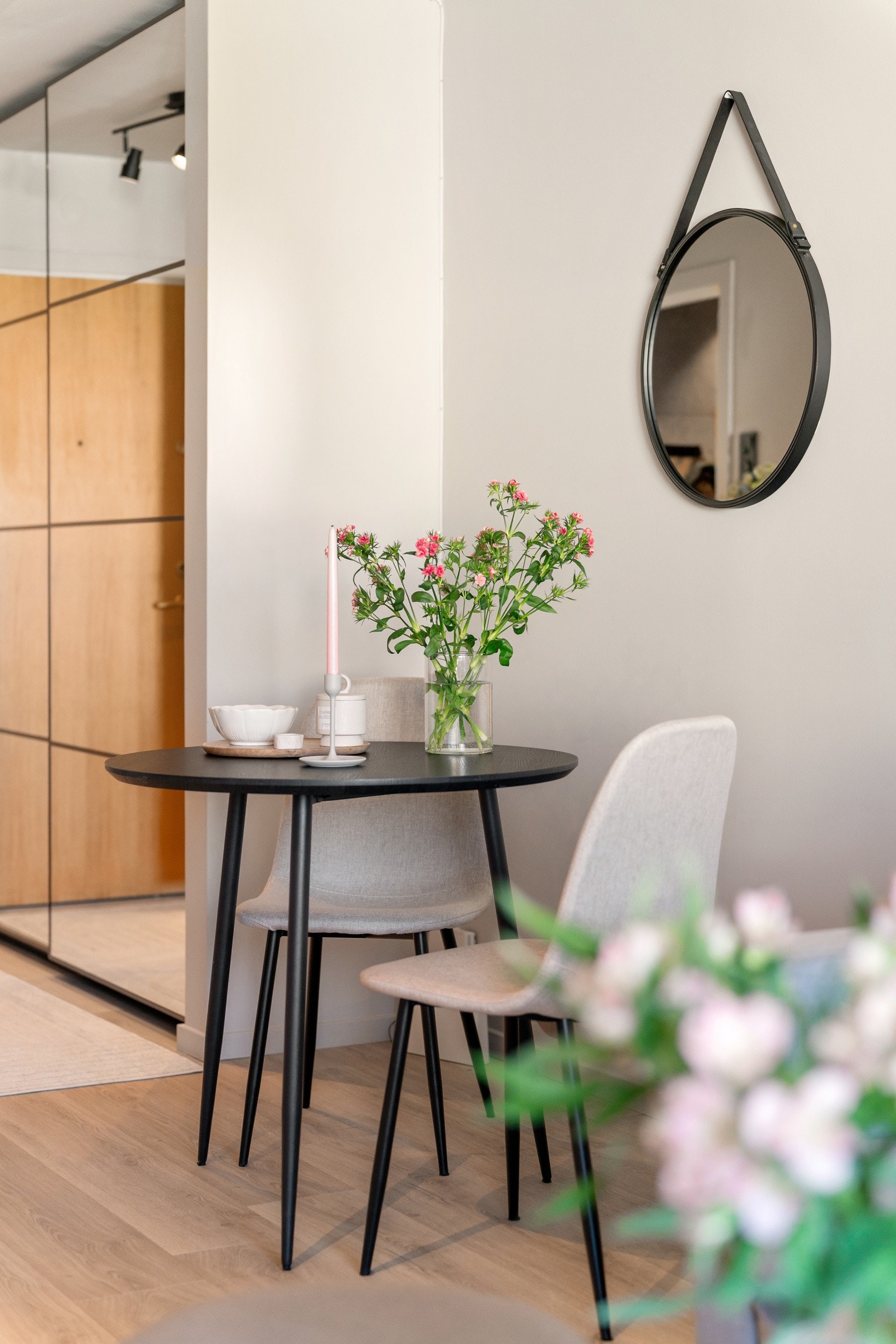 Det er plass til en spisegruppe i tilknytning til kjøkkenet. Galleribilde