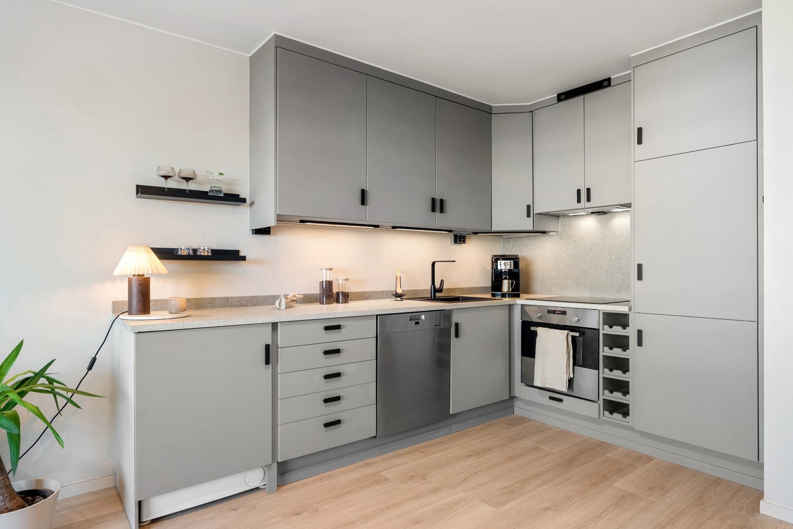 Moderne kjøkken med alt du trenger! Montert komfyrvakt og waterguard. Galleribilde