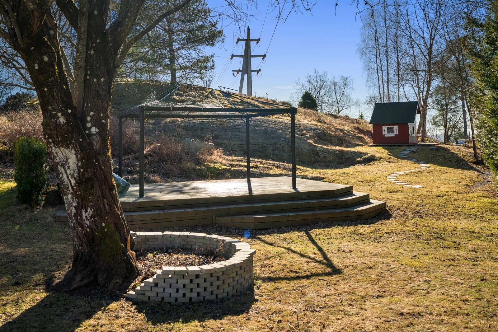 Flotte, grønne fellesområder utenfor døren. Galleribilde