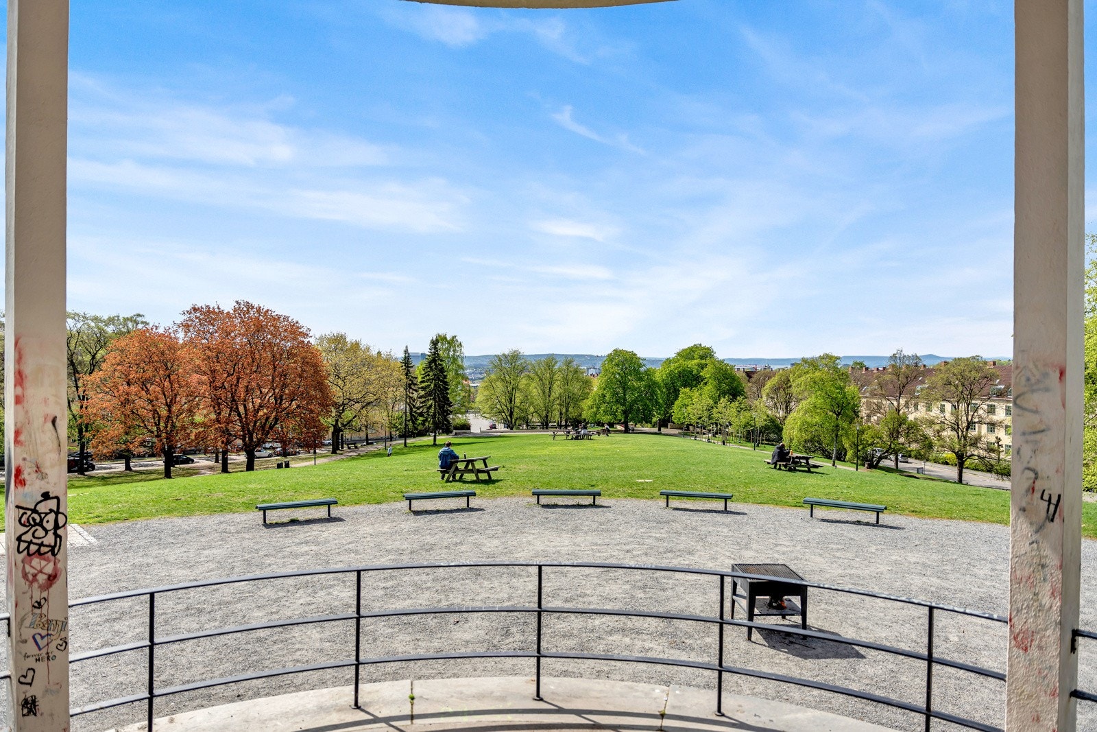 Kort vei til Torshovparken med sittegrupper, friområder, hundepark og lekeplasser. Et populært samlingspunkt. Galleribilde
