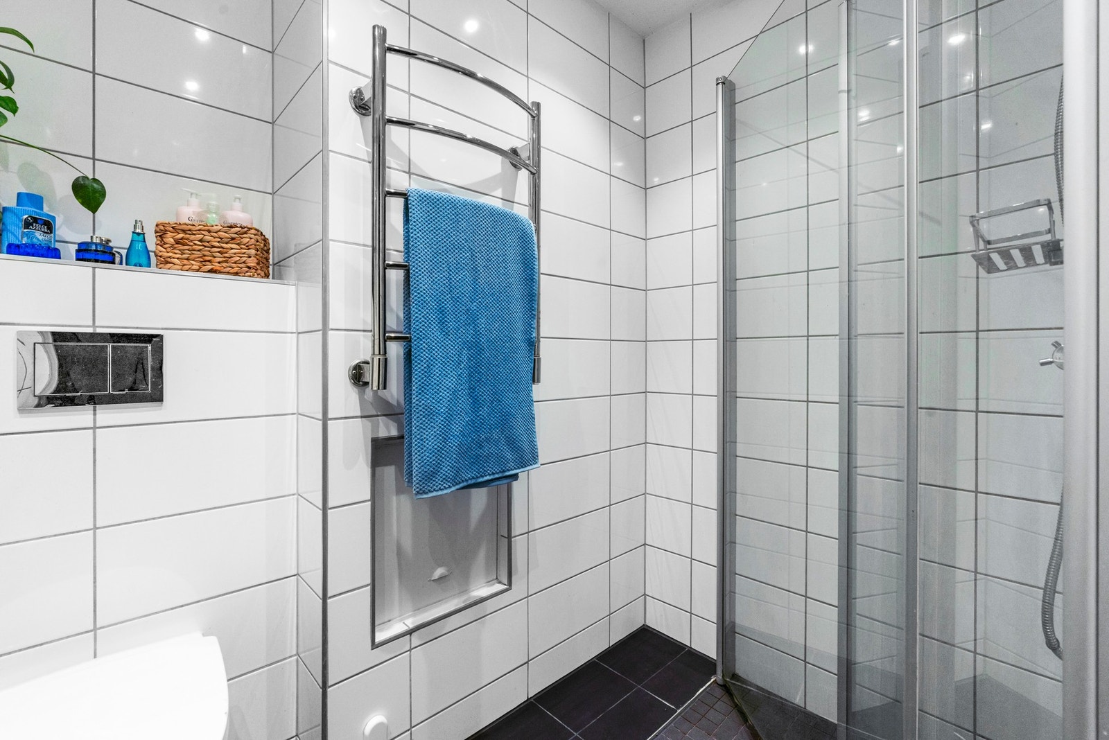 Bad med dusjnisje Galleribilde