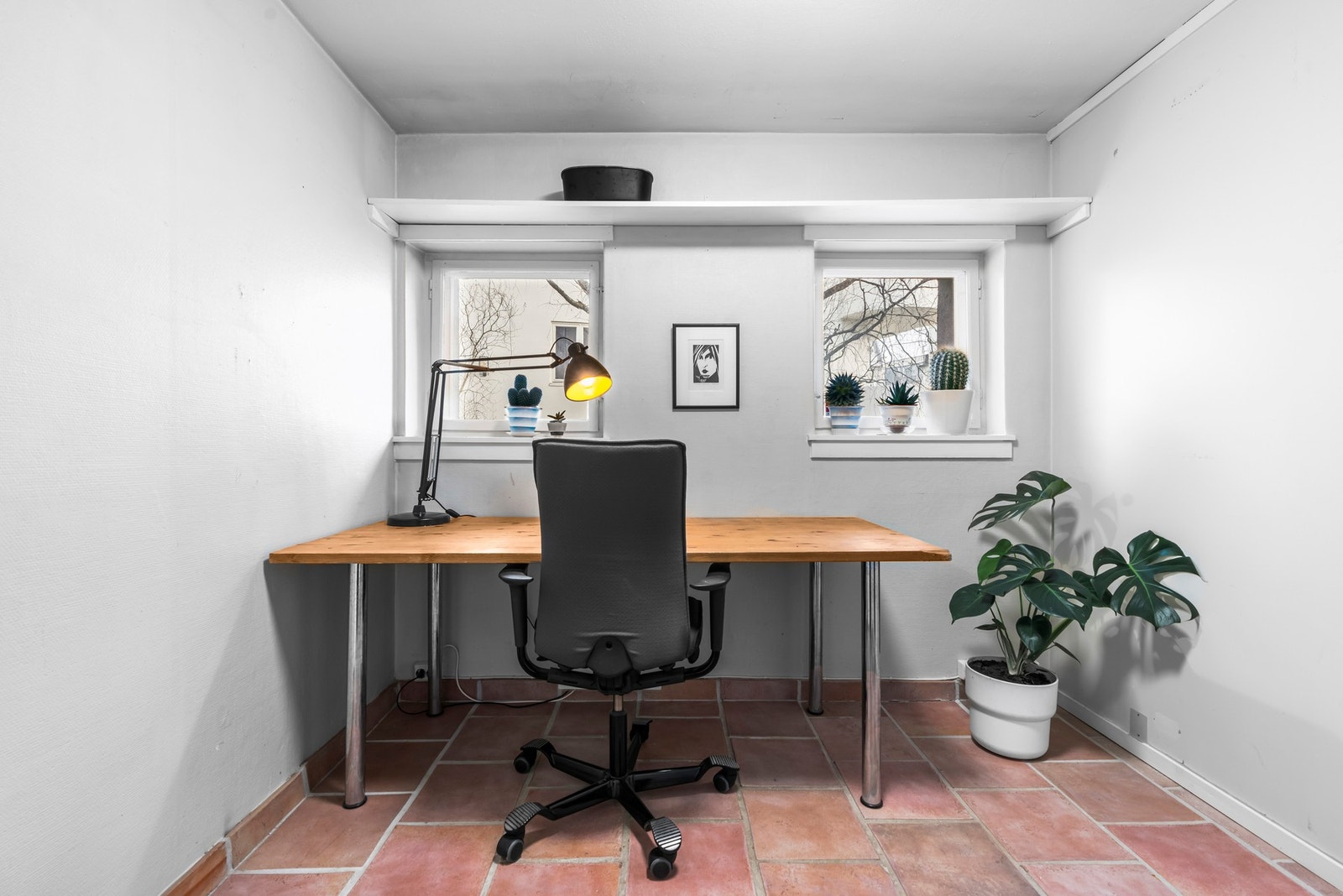 I underetasjen finnes også et rom innredet til kontor Galleribilde