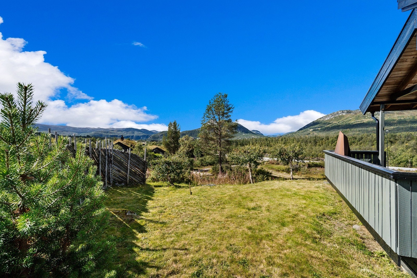 Solrik tomt med flott utsikt. Galleribilde
