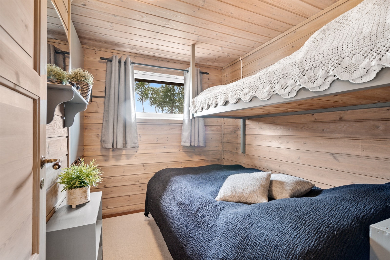 Soverom 3 innredet med familiekøye. Galleribilde